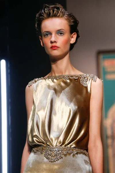 Look 100